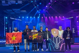 Les représentants vietnamiens de Team Fancy United Esports lors de l’APAC Predator League 2026. Photo : VNA