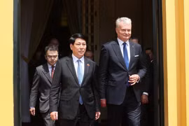 Le président Luong Cuong et son homologue lituanien, Gitanas Nausėda. Photo: VNA