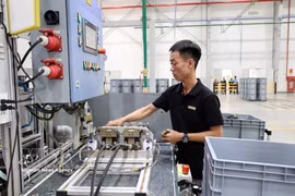 Dans une usine du groupe allemand Kärcher à Da Nang. Photo : VNA