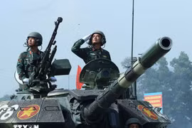 Lors de la répétition du défilé célébrant le 80e anniversaire de la Fête nationale. Photo : VNA