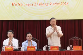 Le secrétaire général du Parti communiste du Vietnam (PCV) et président vietnamien, To Lam, rencontre des électeurs de Hanoï. Photo: VNA