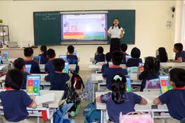 Cours de mathématiques à l'école primaire Tran Nhan Tong (province ancienne de Nam Dinh). Photo d'archives: VNA