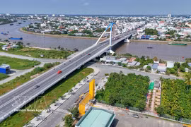 Le pont Tran Hoang Na, qui enjambe la rivière Can Tho. Photo: VNA
