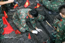 Les recherches menées par la Région militaire 7 sont effectuées avec rigueur et minutie afin qu’aucun reste de soldat mort pour la Patrie ne soit omis. Photo : VNA