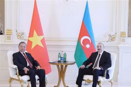 Le secrétaire général du Parti communiste du Vietnam (PCV), Tô Lâm (gauche), et le président d’Azerbaïdjan et président du Parti du nouvel Azerbaïdjan au pouvoir, Ilham Aliyev. Photo: VNA