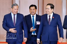 Le président de l’Assemblée nationale vietnamienne, Tran Thanh Man (à droite), et le Premier ministre cambodgien, Hun Manet (à gauche). Photo: VNA