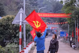 La commune de Muong Sai (Son La) est décorée avec éclat, prête pour la grande fête nationale. Photo : VNA