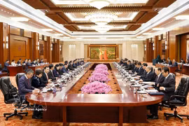 Le président de l’Assemblée nationale du Vietnam, Tran Thanh Man, et le président du Comité permanent de l’Assemblée populaire nationale de Chine, Zhao Leji, en octobre 2026 à Pékin. Photo: VNA