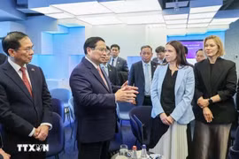 Le Premier ministre Pham Minh Chinh au Centre e-Estonia. Photo: VNA