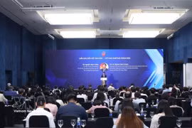 Le vice-ministre vietnamien des Affaires étrangères Nguyen Manh Cuong s'exprime lors de la séance de clôture. Photo: VNA