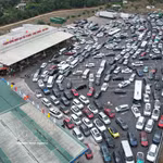 Véhicules sur l'autoroute Phan Thiet-Dau Giay. Photo: VNA