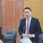 Doan Duc Hao, directeur du Département des affaires de la jeunesse et de l'égalité des sexes du ministère de l’Intérieur, s'exprime à la séance de travail avec la délégation sud-coréenne. Photo: VNA