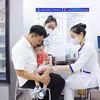 Un enfant de 23 mois reçoit le vaccin contre la maladie pieds-mains-bouche, le 25 septembre. Photo gricieusetée du VNVC