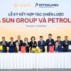 Nguyên Manh Quân, directeur général adjoint de Sun Group, et Nguyên Quang Dung, directeur général adjoint de Petrolimex, signent un accord de coopération stratégique entre les deux groupes. Photo : Petrolimex