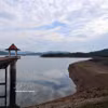 La sécheresse a entraîné une baisse marquée du niveau de l'eau du réservoir de Phu Ninh, dans la ville de Dà Nang. Photo : VNA