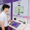 Un client utilisant le service LiveBank 24/7 de la Banque commerciale par actions Tiên Phong (TPBank). Photo : TPBank