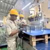 Ligne de production de pièces automobiles et de moto chez Vietnam Precision Industrial No.1 Co., Ltd. (VPIC1), dans le parc industriel de Ba Thiên 2, province de Phu Tho. Photo : VNA
