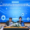 Le prof.associé-Dr Nguyên Thê Anh, directeur de l’hôpital Huu Nghi, et la présidente de Mescells, Nguyên Thi Thu Hiên, signent l’accord de coopération. Photo : suckhoedoisong.vn