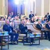 Le Premier ministre Lê Minh Hung (3e, au premier rang,à partir de la gauche) et son homologue polonais Donald Tusk (2e) lors de la table ronde des affaires Vietnam-Pologne, à Hanoi, le 26 octobre. Photo : VNA