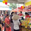 L'ouverture du 4.000e magasin WinMart+ a suscité un vif intérêt de la part des clients. Photo : thuongtruong.com.vn