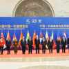 Le vice-Premier ministre permanent Pham Gia Tuc (cinquième à partir de la gauche) et les chefs de délégation des pays de l'ASEAN et de la Chine posent pour une photo de groupe. Photo : VNA