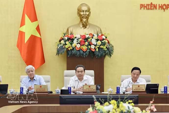Le président de l'Assemblée nationale, Tran Thanh Man (au milieu). Photo : VNA