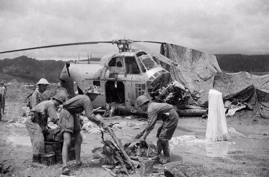 Après 56 jours et nuits, notre armée et notre peuple tuèrent ou capturèrent 16 200 ennemis, abattirent 62 avions et prirent 64 véhicules, armes et munitions de l'ennemi. Photo: VNA