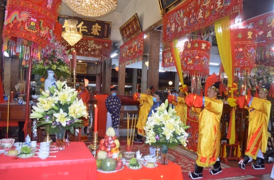 Source d’échanges culturels et de cohésion sociale, le festival de la déesse Bà Chúa Xứ au Mont Sam est aussi l’occasion de transmettre des valeurs communes, de célébrer le rôle des femmes dans la société et de commémorer la contribution des ancêtres à l’histoire de la nation.