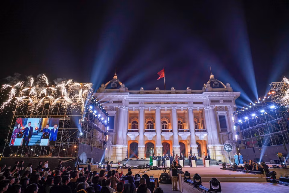 Le Festival de design créatif de Hanoï 2024 s'est ouvert le soir du 9 novembre 2024 à l'Opéra de Hanoï. Photo: VNA