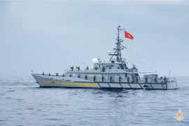 Des forces armées navales prêts pour le défilé maritime