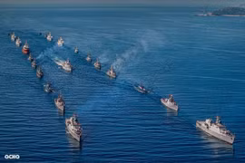 La Marine populaire du Vietnam organise un défilé à Cam Ranh pour la Fête nationale
