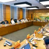 Les députés lors des discussions en groupe sur les projets de loi modifiant la Loi sur la protection de l’environnement et la Loi sur les ressources naturelles et l’environnement marins et insulaires. Photo : VNA