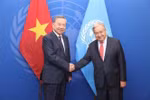 En marge de la 79ᵉ session de l’Assemblée générale des Nations Unies à New York, le 24 septembre 2024 (heure locale), le secrétaire général du Parti communiste du Vietnam et président vietnamien, Tô Lâm, a rencontré le Secrétaire général des Nations Unies, Antonio Guterres. Photo: VNA