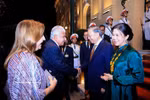 Le secrétaire général du Comité central du PCV et président de la République, Tô Lâm, et son épouse (droite) président un banquet en l’honneur du président panaméen José Raúl Mulino et de son épouse. Photo : VNA
