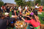 Reconstitution à Hanoï de la fête du nouveau riz des Thai de Thanh Hoa