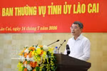 Le Premier ministre Lê Minh Hung à la séance de travail avec la permanence du Comité provincial du Parti. Photo: VNA