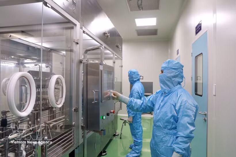 Afin de créer un nouvel élan de développement, le Comité populaire de la province de Khanh Hoa élabore un projet de réseau d’experts et de scientifiques vietnamiens et étrangers, avec pour objectif d’en attirer au moins 300 dans des domaines prioritaires et des filières stratégiques, notamment les sciences et technologies marines, l’économie maritime, la transformation numérique, les données, l’intelligence artificielle, les biotechnologies et la santé. Photo: VNA