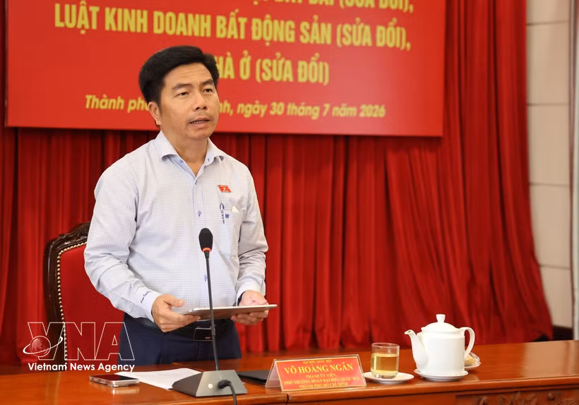 Vo Hoang Ngan, chef adjoint de la délégation des députés de Hô Chi Minh-Ville, s'exprime. Photo: VNA