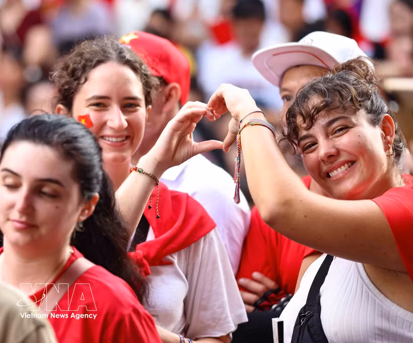 En 2025, le Vietnam devrait accueillir quelque 21 millions de visiteurs, dépassant largement les 18 millions enregistrés en 2019, avant la pandémie. Photo : VNA