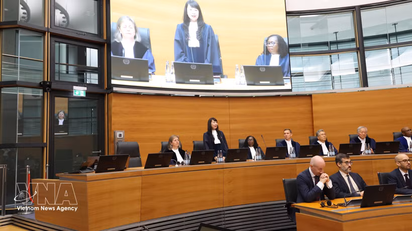 La professeure associée et docteure Nguyen Thi Lan Anh prête serment le 1er octobre au Tribunal international du droit de la mer (TIDM) à Hambourg, en Allemagne. Photo: VNA