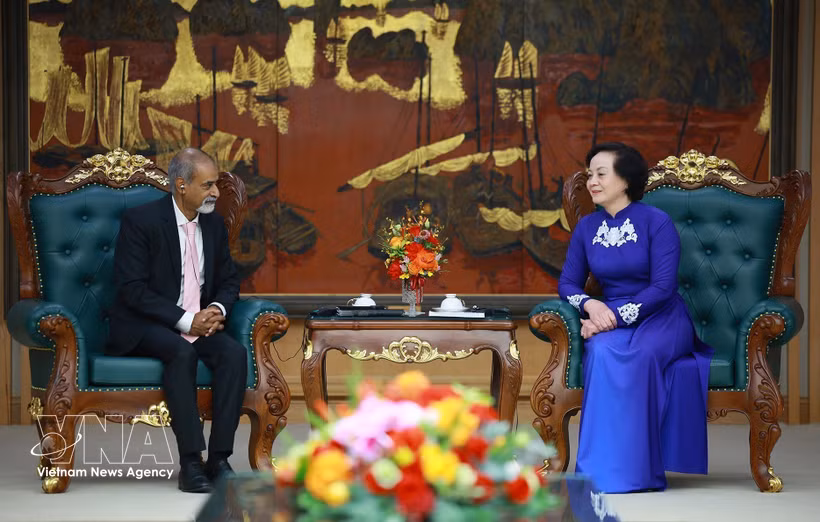 La vice-Première ministre Pham Thi Thanh Tra et le directeur régional de l’UNICEF pour l’Asie et le Pacifique Sanjay Wijesekera. Photo: VNA