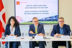 Lors d’une conférence de presse tenue en novembre 2023, l’ambassadeur Nicolai Prytz a affirmé que le Vietnam et le Danemark partagent un objectif commun : un avenir vert. Photo : Thanh nien
