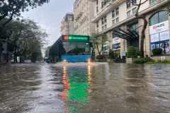 De nombreux endroits à Hanoï sont exposés à un risque élevé d’inondation. Photo : SKDS