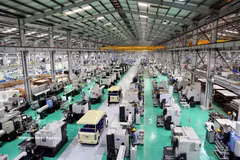 Les usines et les installations de production dans la zone économique ouverte de Chu Lai ont été équipées de lignes de production modernes. Photo: VNA