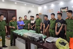  La police a arrêté deux suspects et saisi 60 pains d’héroïne et 37 kg de méthamphétamine. laodong.vn