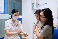 Pour prévenir les maladies infectieuses comme l'encéphalite japonaise, la vaccination reste l'arme la plus efficace. Photo: suckhoedoisong.vn