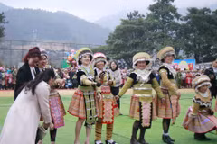 La fête Gâu Tào des H’mông figure parmi 14 patrimoines culturels immatériels nationaux de la province de Lào Cai. Photo : VNA