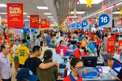 Clients dans un supermarché à Hô Chi Minh-Ville. Photo: VNA