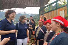 Les objectifs du gouvernement reflètent la priorité accordée aux zones défavorisées, touchées par la pauvreté et peuplées de minorités ethniques, dans le but de réduire les disparités de développement entre les régions. Photo : VietnamPlus