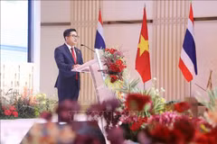 Le consul général du Vietnam, Dinh Hoàng Linh, s’exprime lors de la cérémonie, à Udon Thani, en Thaïlande, le 28 août. Photo : VNA